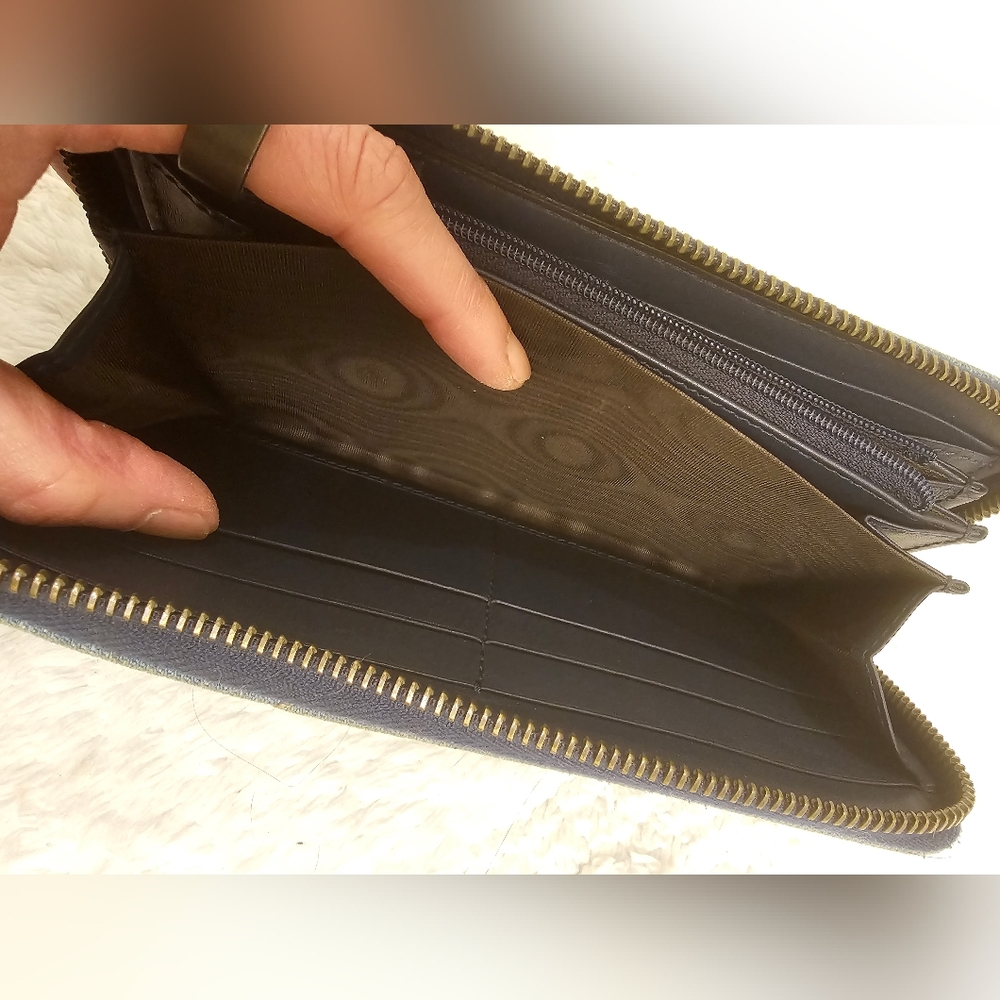 GUCCI Long Wallet with Pearl Embellishments - Picture 11 of 14